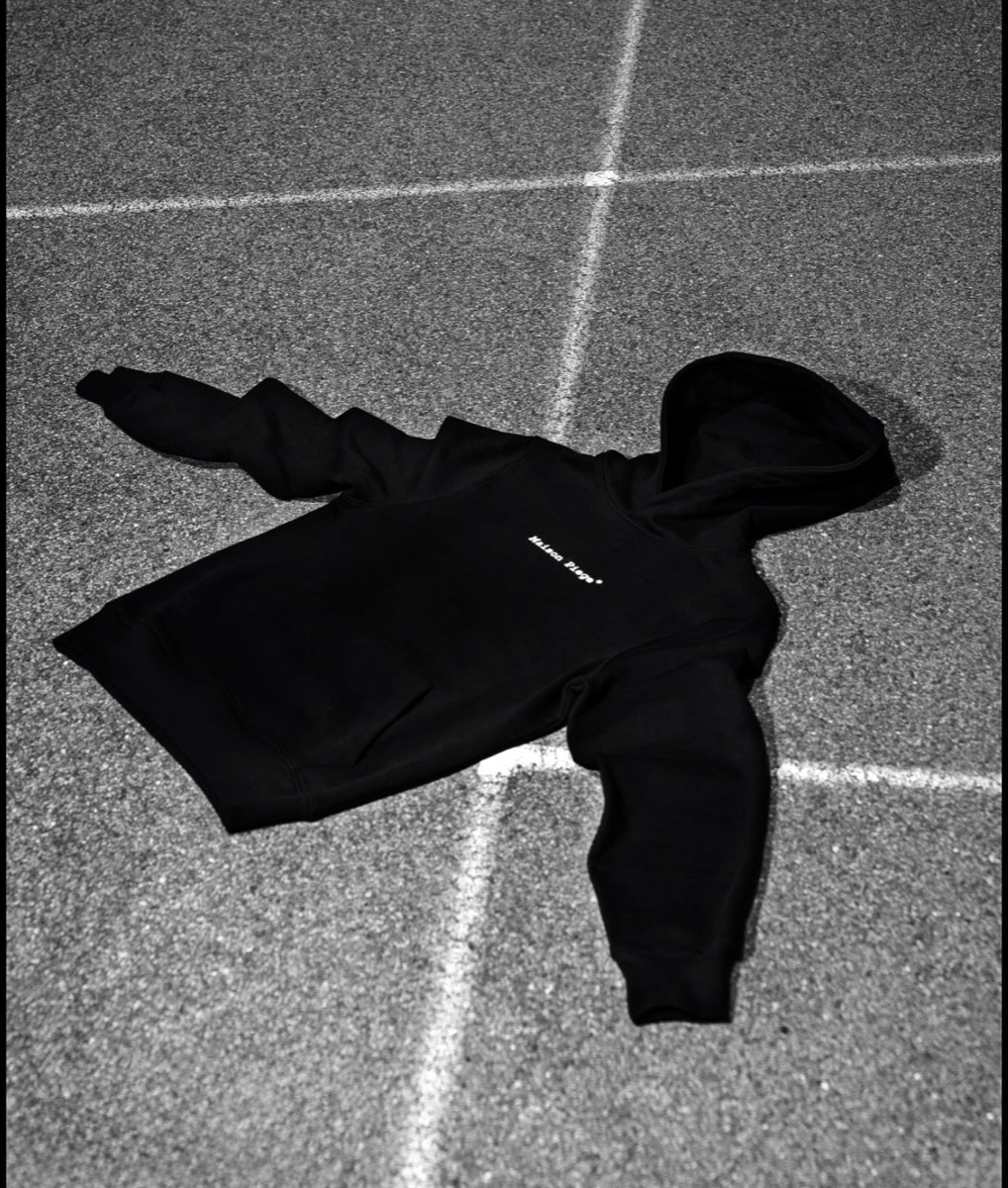 BLACK HOODIE CLASSIC