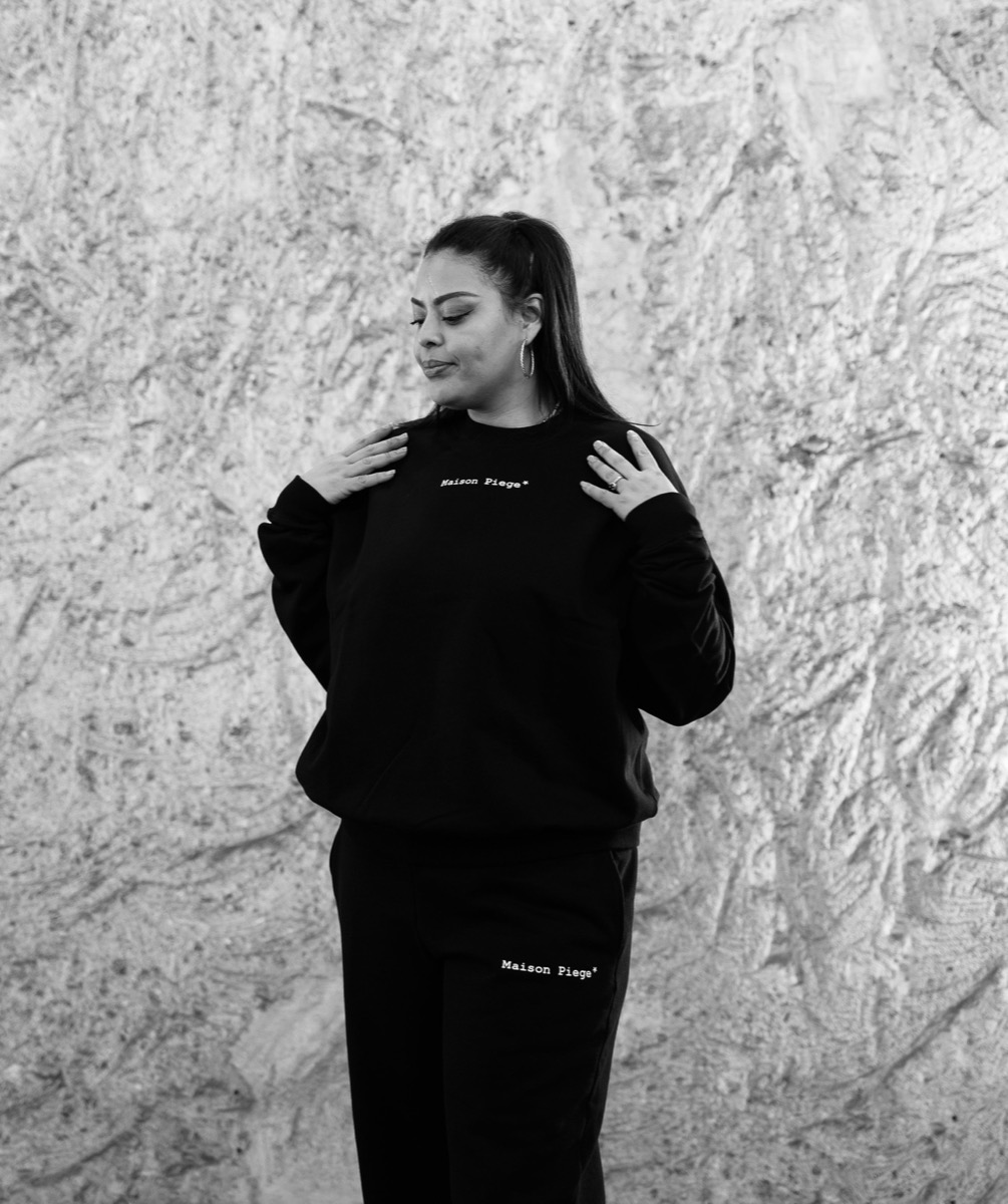 BLACK CREWNECK CLASIC