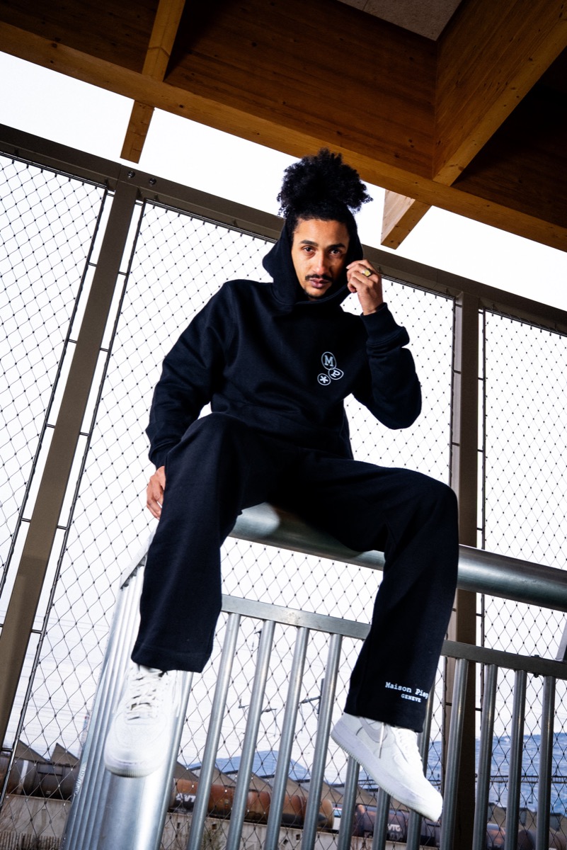 BLACK HOODIE MP